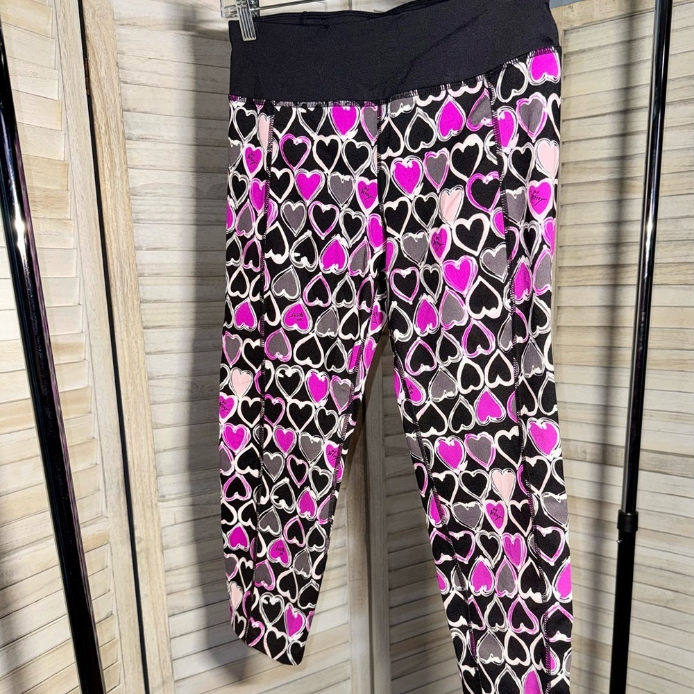 Betsey Johnson Performance Heart Print Capri Leggings - 
Medium